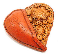Как сделать кулон цердце - подарок своими руками на день святого Валентина.